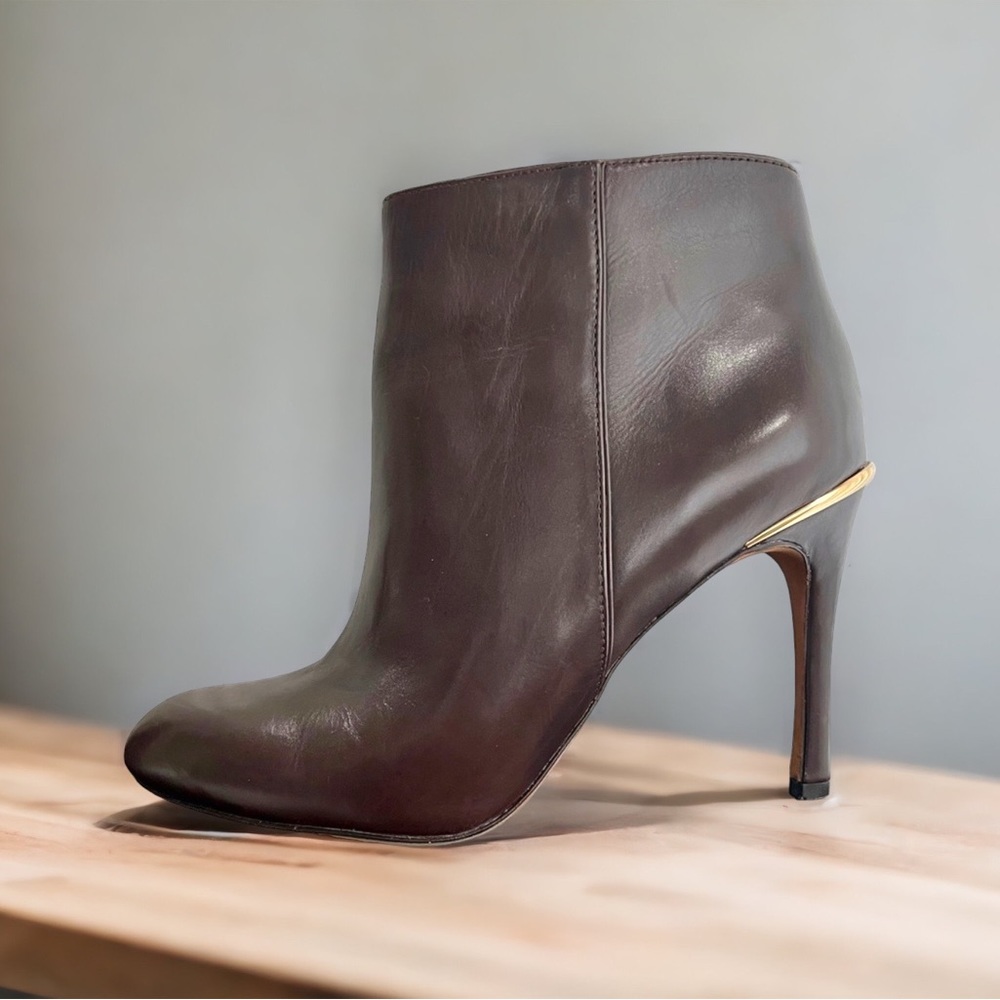 COACH burgundy bootie.EUC.  Size 8